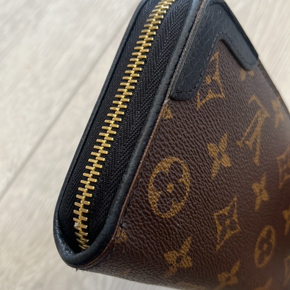 Louis Vuitton iconic logo zippy wallet - Picture 15 of 17